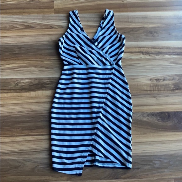Cupcakes and Cashmere Sheldon Striped Mini Dress S - Picture 7 of 8